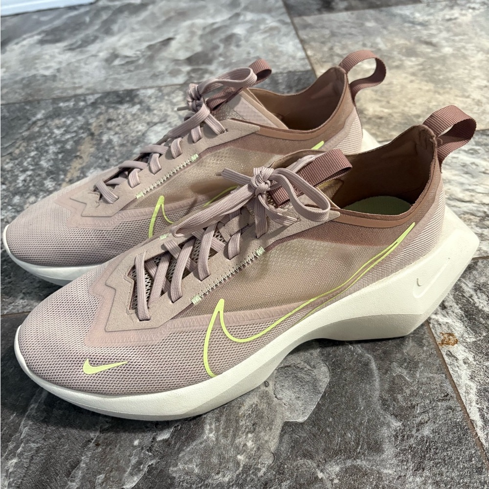 Women’s Nike Vista Lite Sneakers Tan